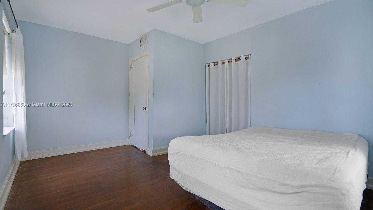 Small Image of 1423 BIARRITZ DR, Miami Beach Number 13