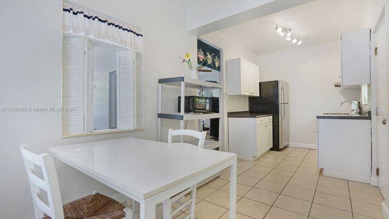 Small Image of 1423 BIARRITZ DR, Miami Beach Number 15