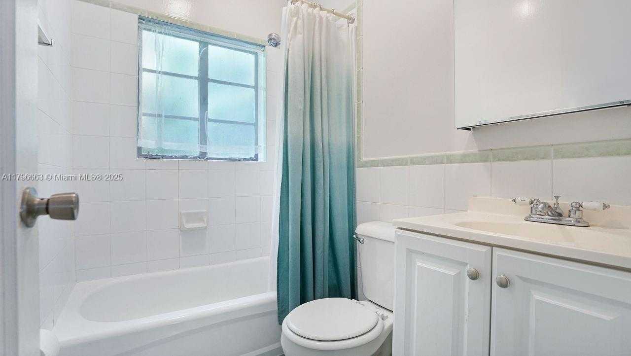 Small Image of 1423 BIARRITZ DR, Miami Beach Number 17
