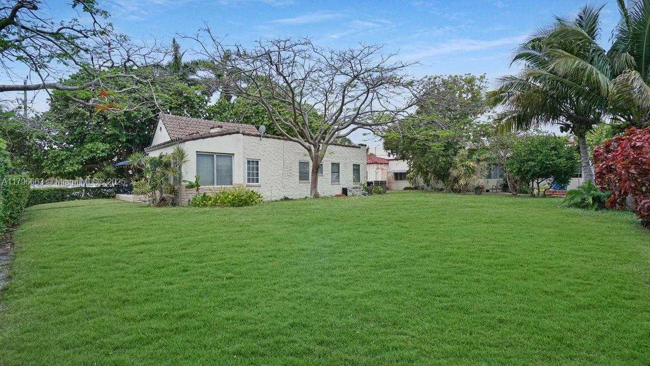 Small Image of 1423 BIARRITZ DR, Miami Beach Number 21
