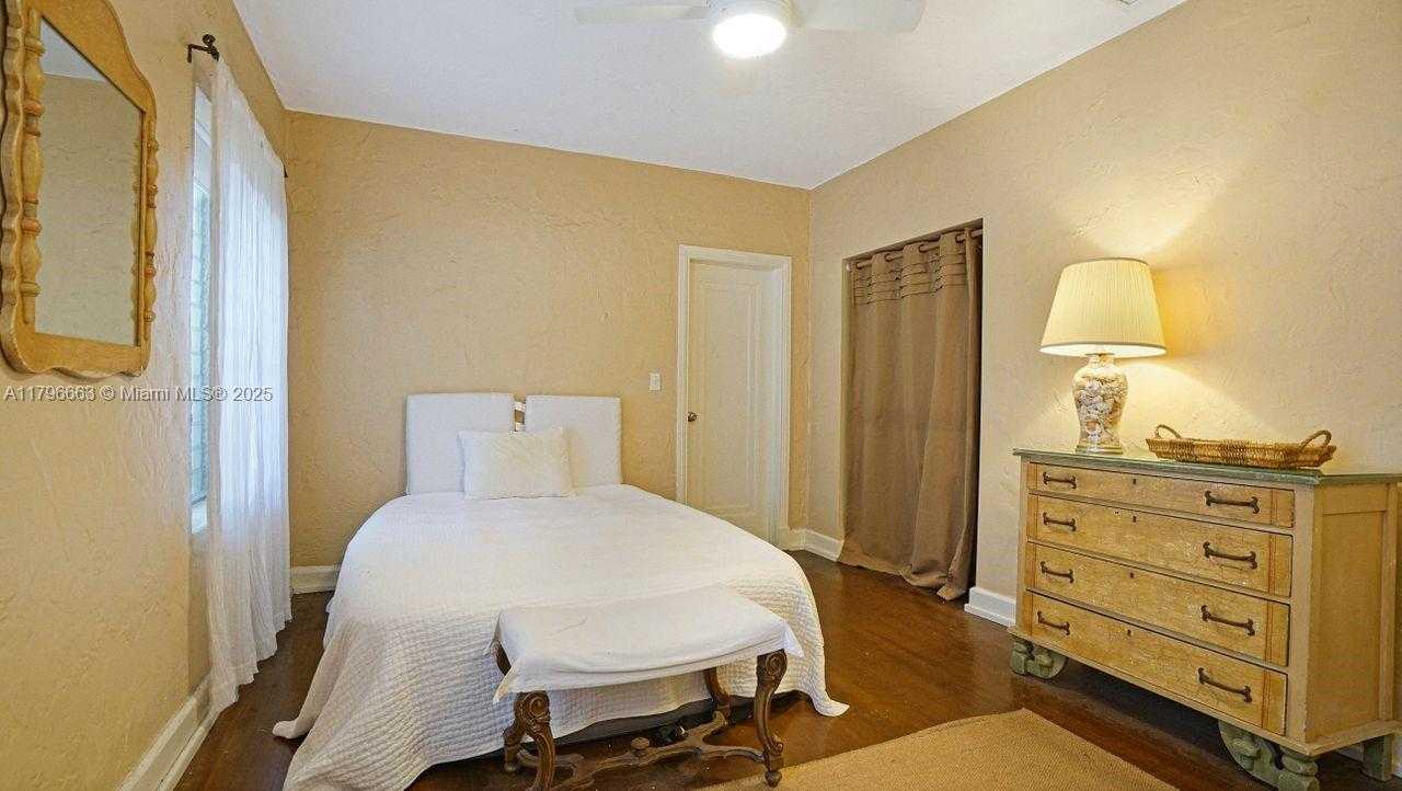 Small Image of 1423 BIARRITZ DR, Miami Beach Number 7