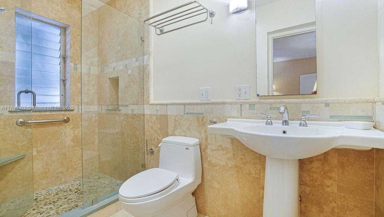 Small Image of 1423 BIARRITZ DR, Miami Beach Number 9