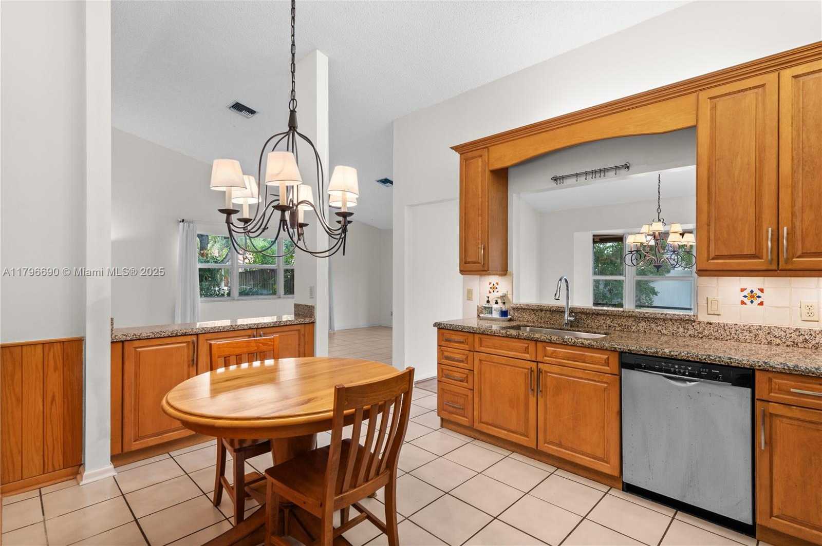 Small Image of 15941 COBBLESTONE CT, Davie Number 10