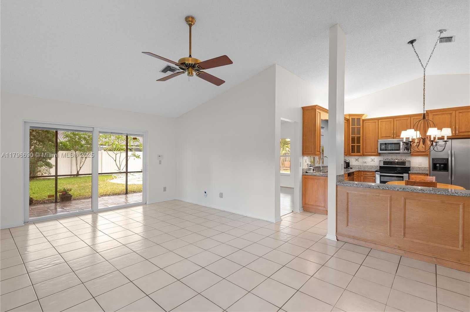 Small Image of 15941 COBBLESTONE CT, Davie Number 12