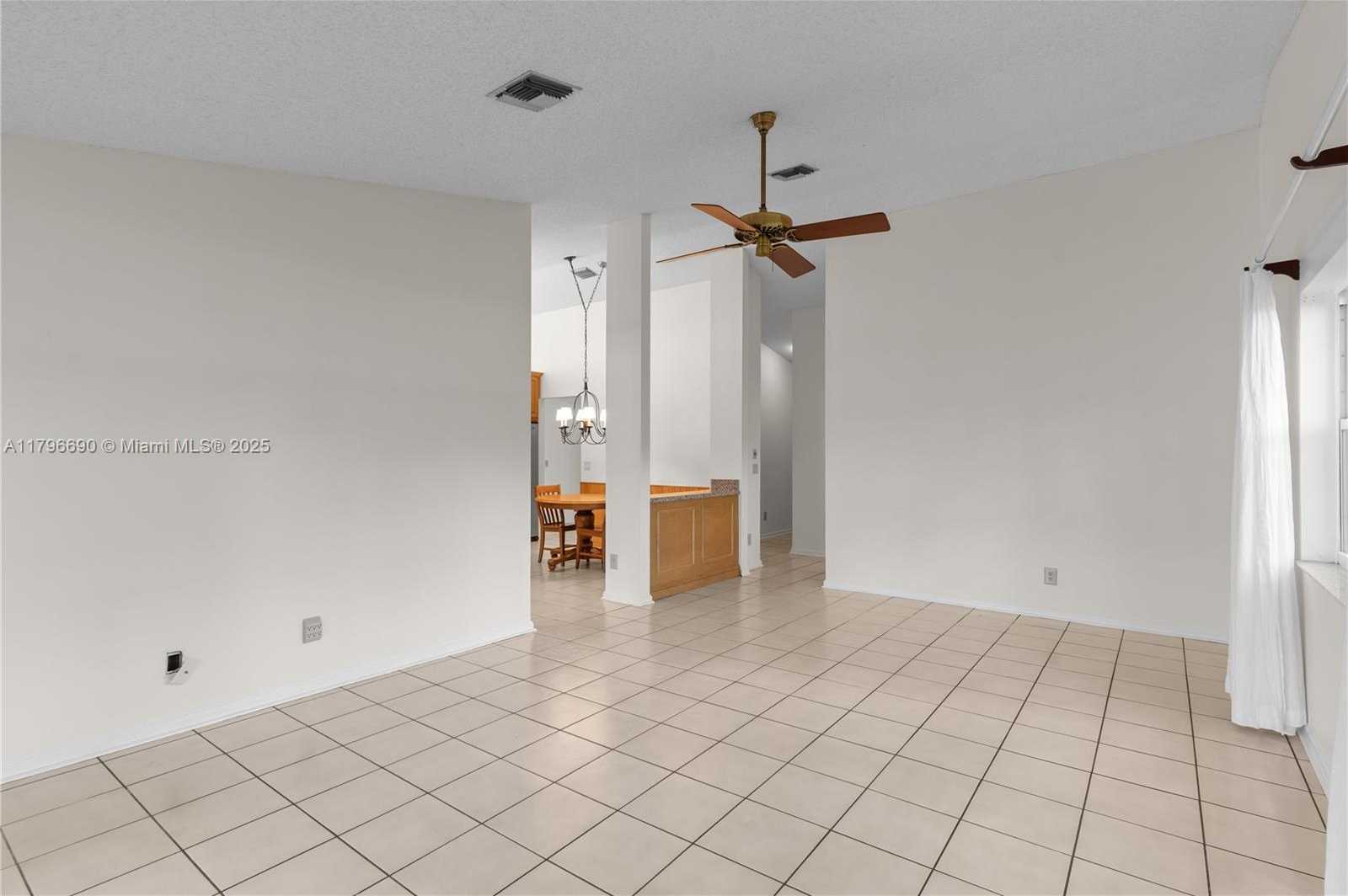 Small Image of 15941 COBBLESTONE CT, Davie Number 13