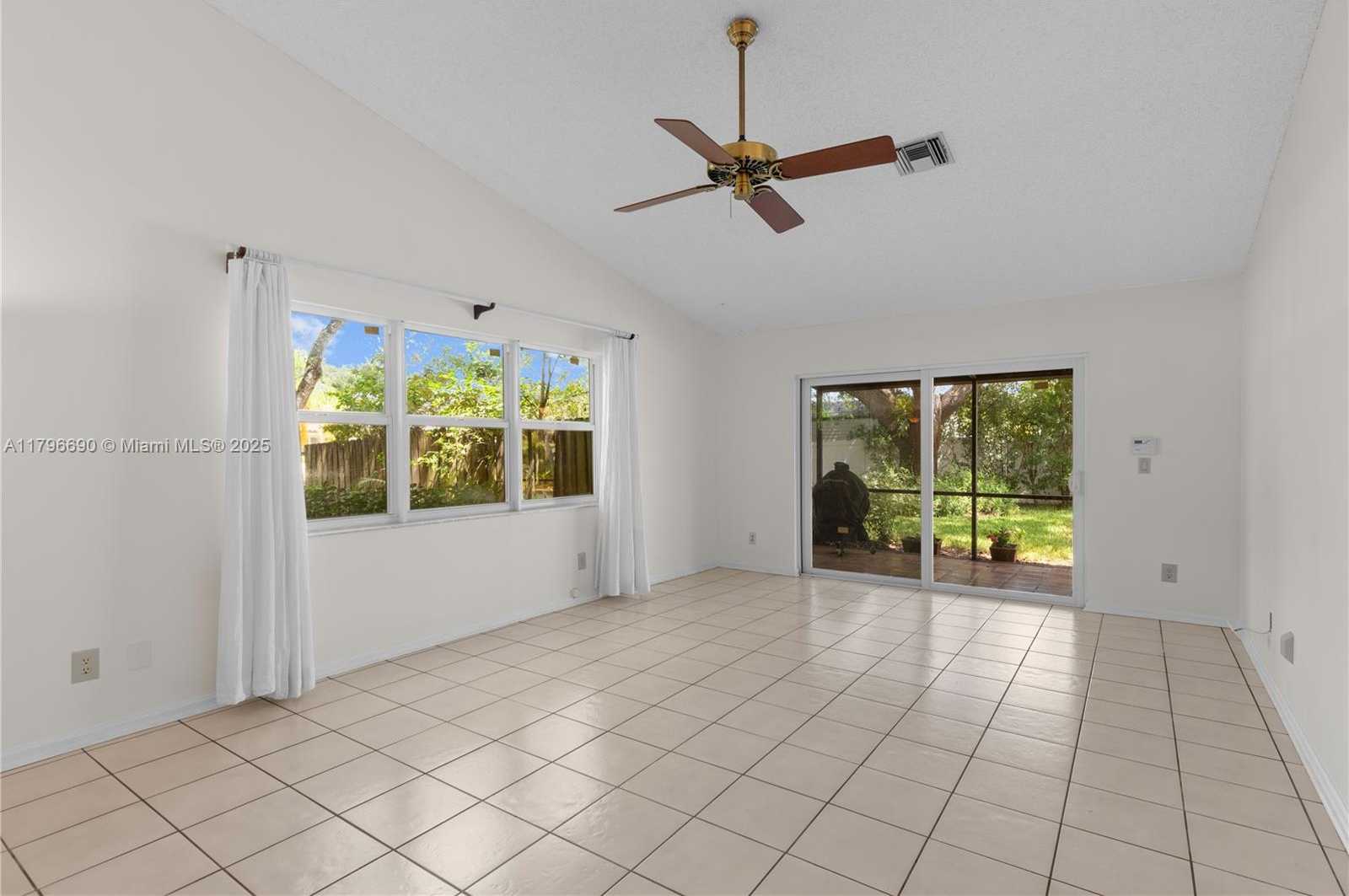 Small Image of 15941 COBBLESTONE CT, Davie Number 14
