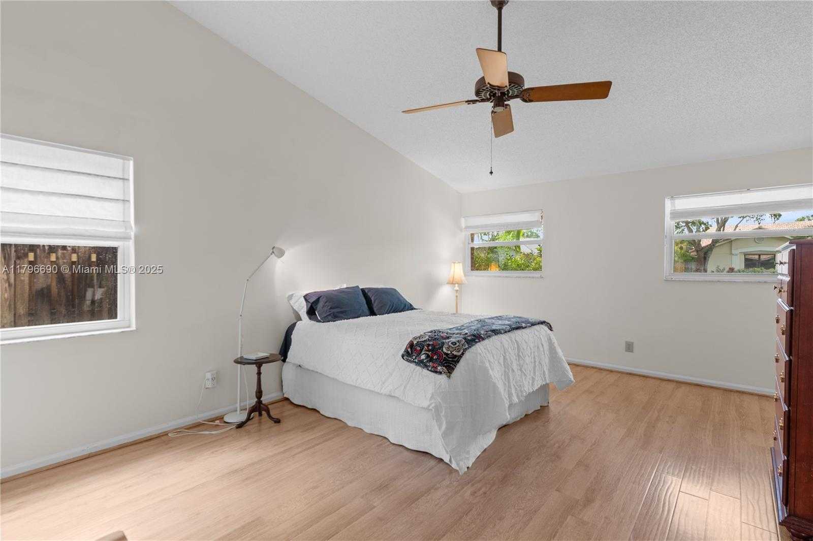 Small Image of 15941 COBBLESTONE CT, Davie Number 16