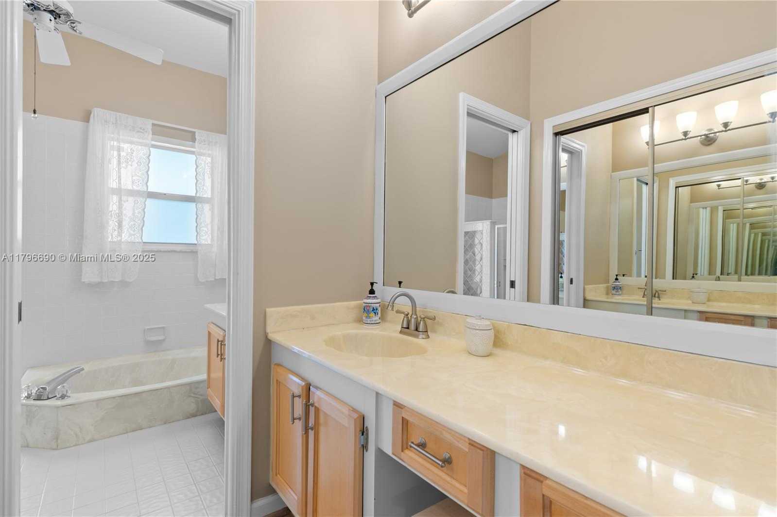Small Image of 15941 COBBLESTONE CT, Davie Number 17