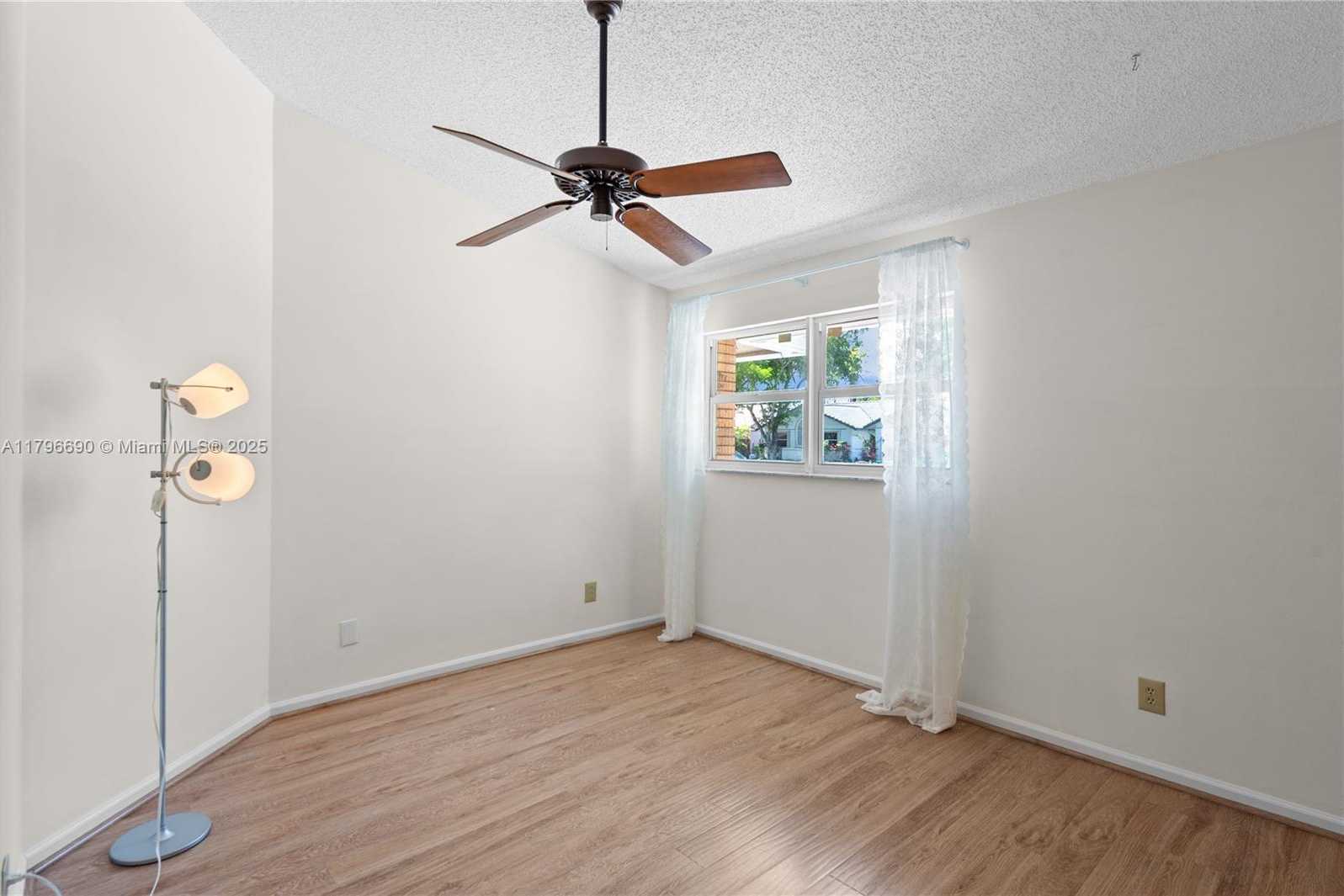 Small Image of 15941 COBBLESTONE CT, Davie Number 19