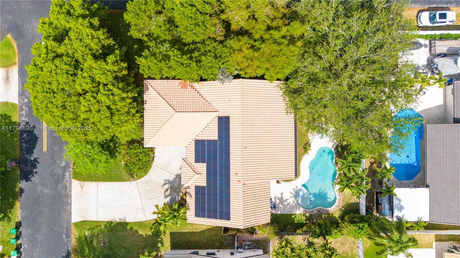 Small Image of 15941 COBBLESTONE CT, Davie Number 23