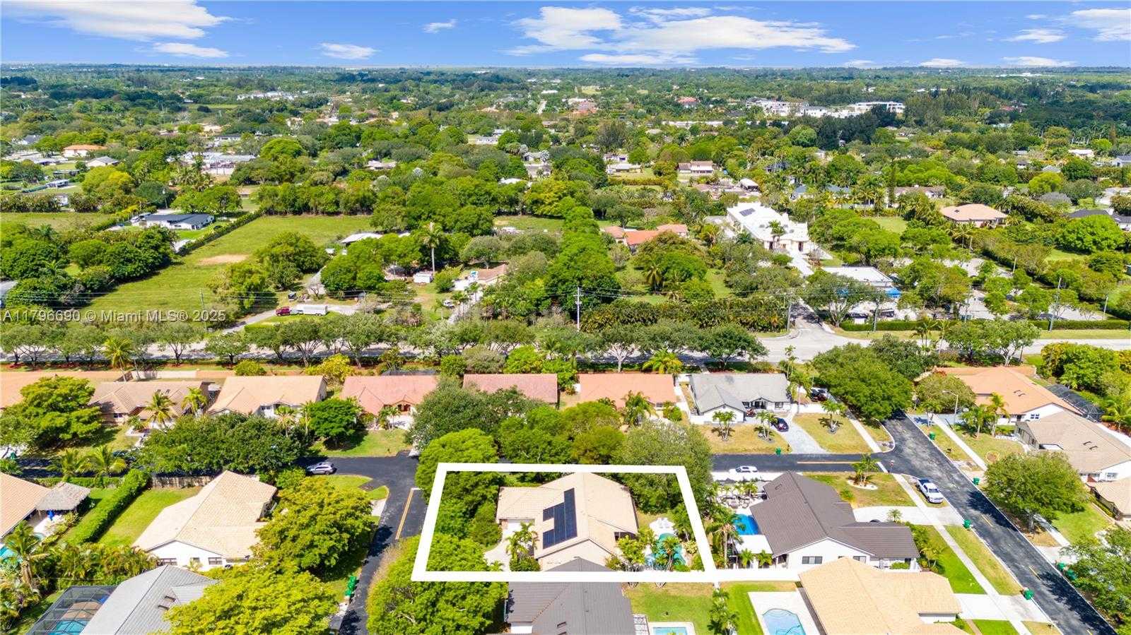 Small Image of 15941 COBBLESTONE CT, Davie Number 26