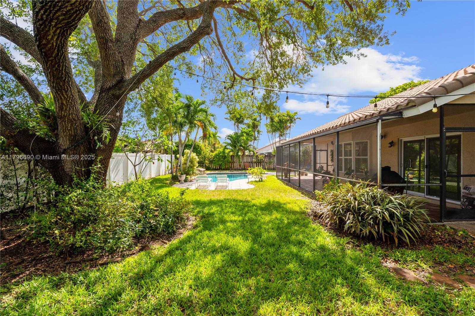 Small Image of 15941 COBBLESTONE CT, Davie Number 31