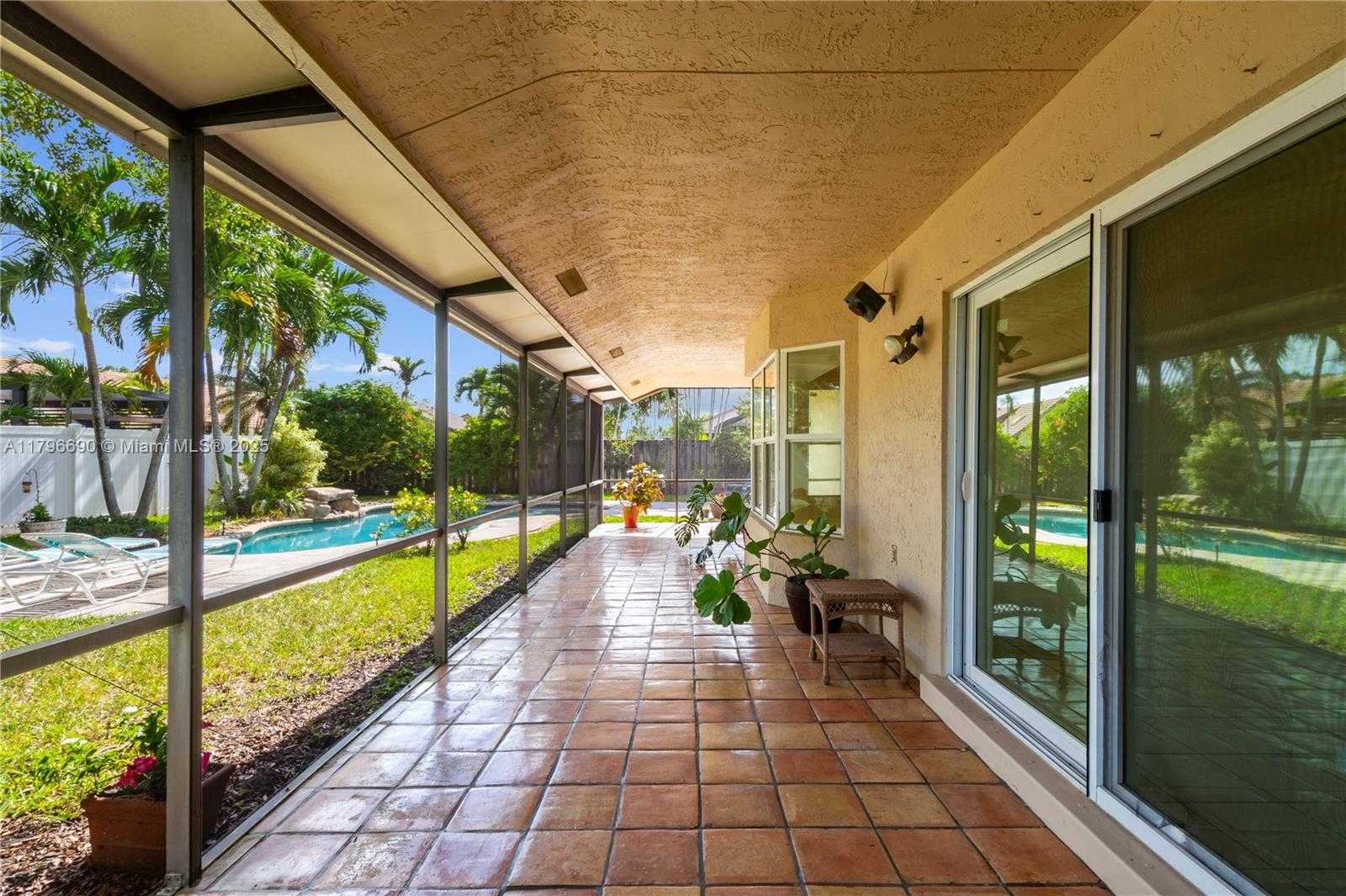 Small Image of 15941 COBBLESTONE CT, Davie Number 33