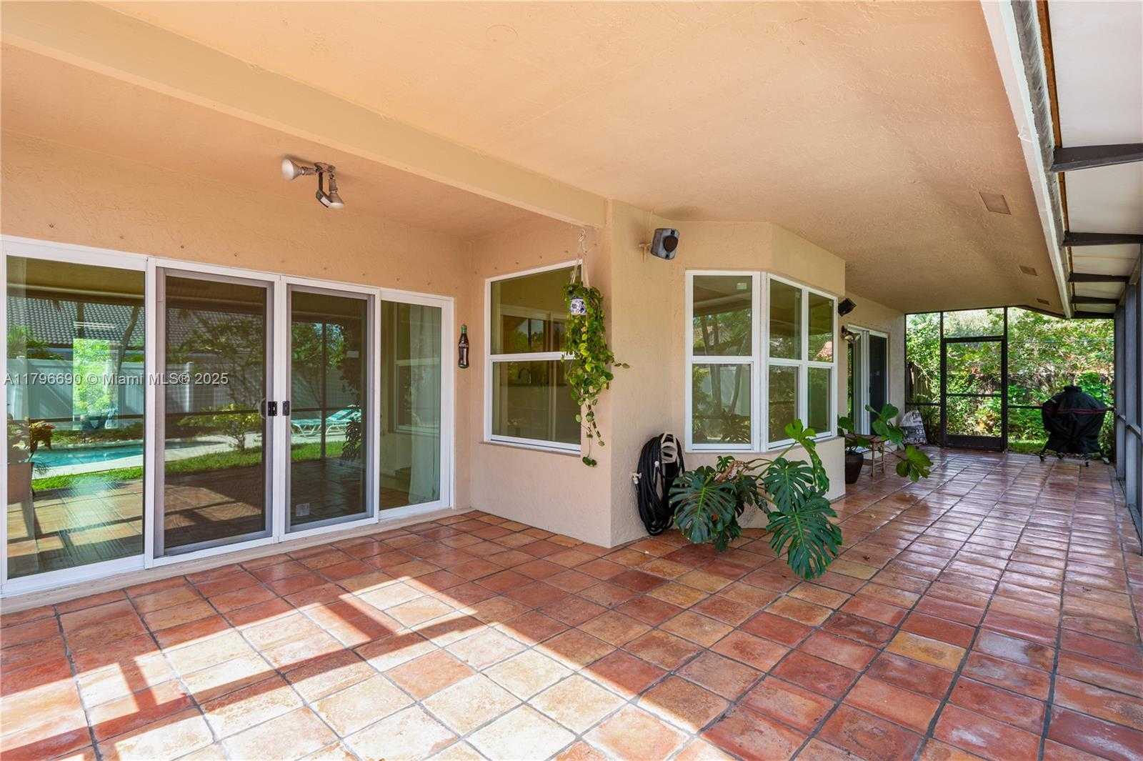 Small Image of 15941 COBBLESTONE CT, Davie Number 34