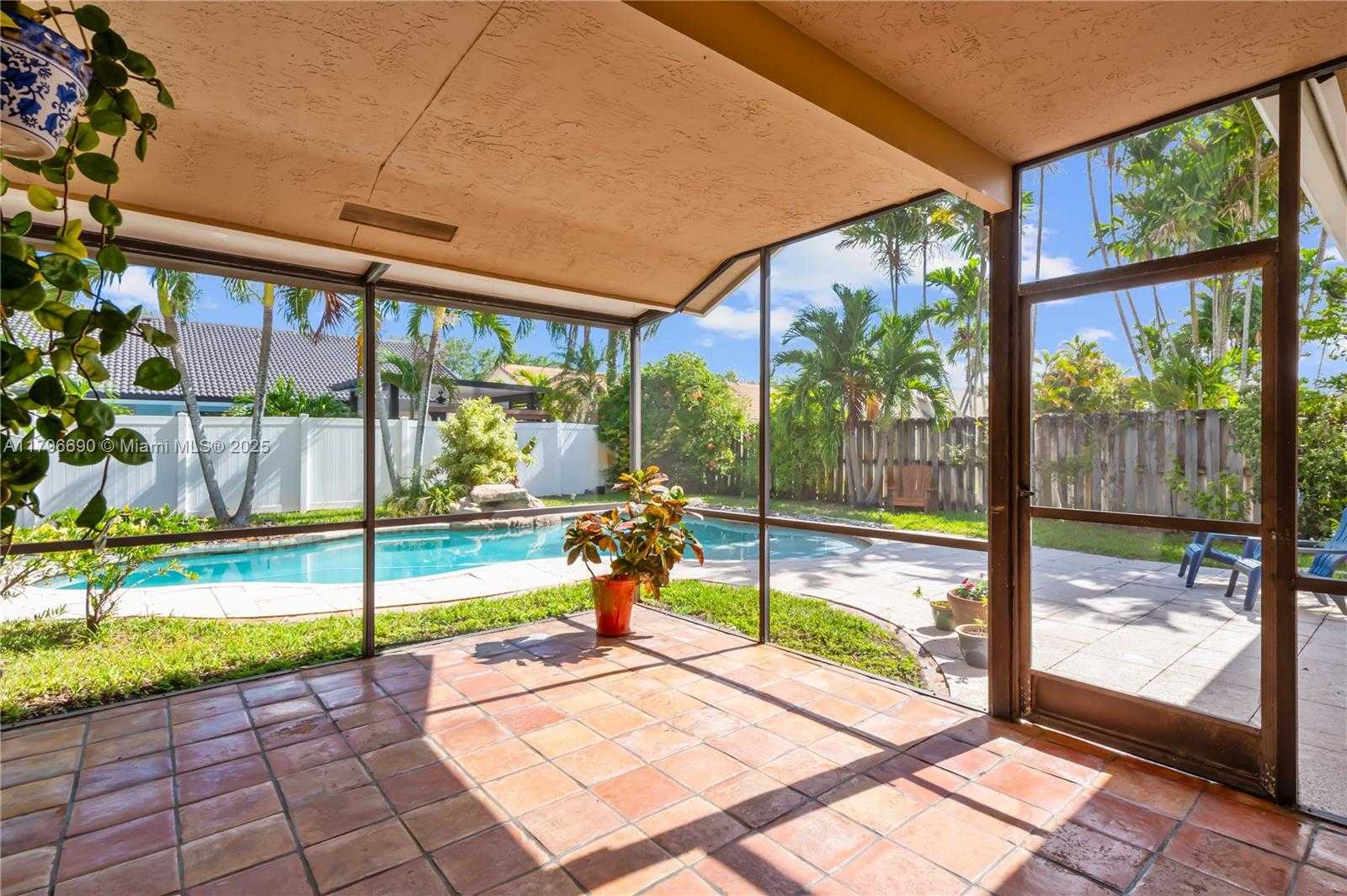 Small Image of 15941 COBBLESTONE CT, Davie Number 35