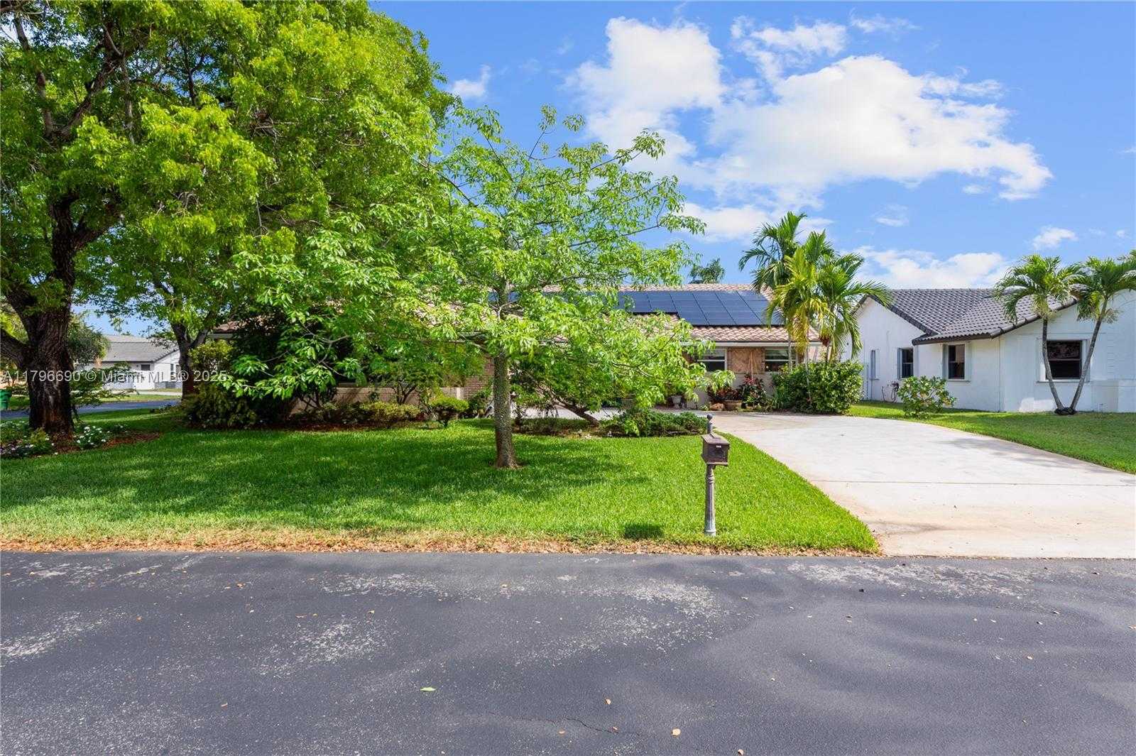 Small Image of 15941 COBBLESTONE CT, Davie Number 38