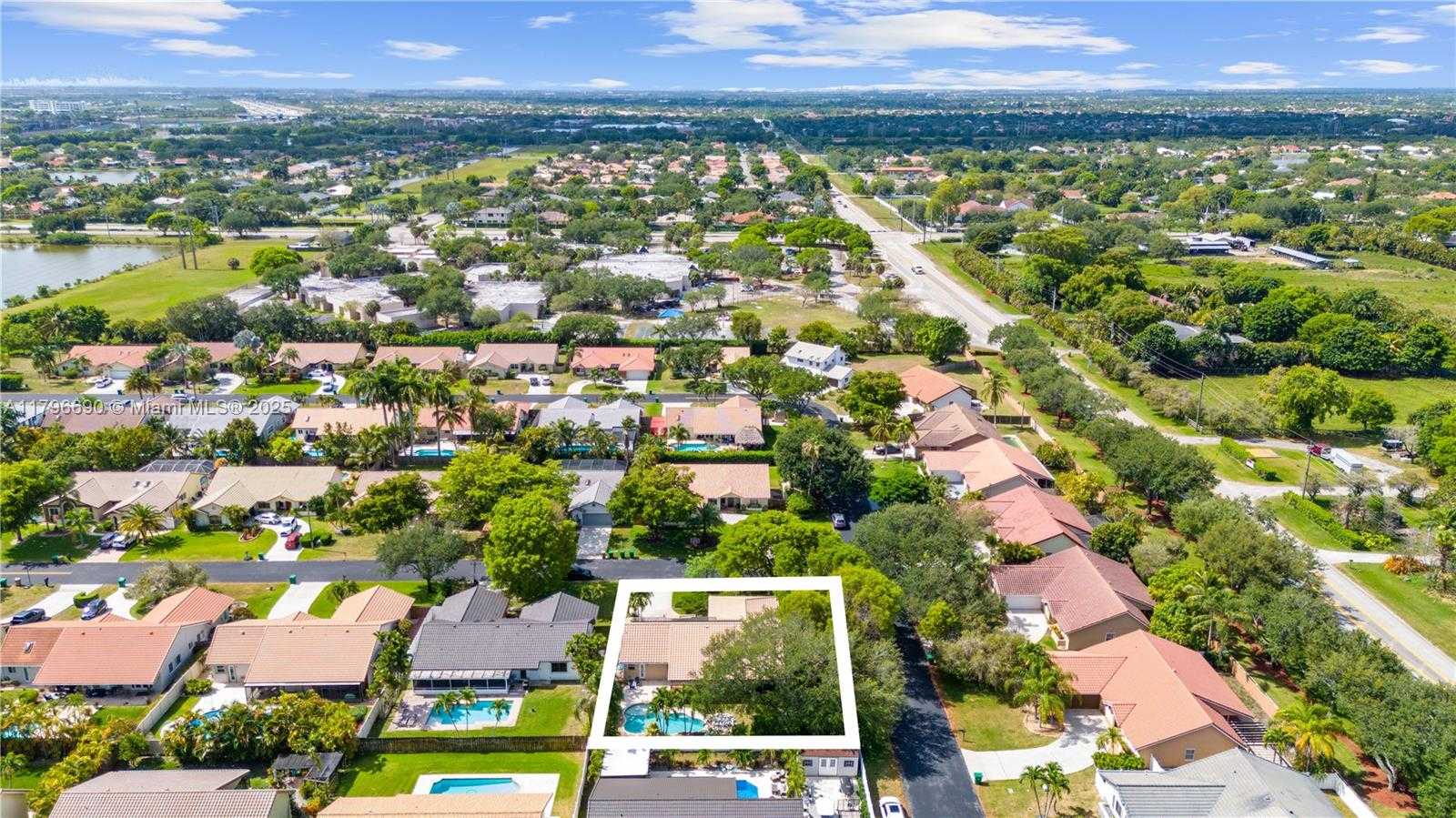 Small Image of 15941 COBBLESTONE CT, Davie Number 39