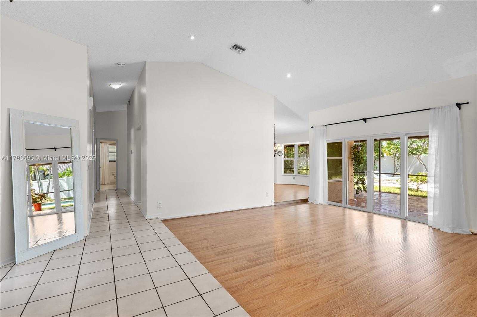 Small Image of 15941 COBBLESTONE CT, Davie Number 4