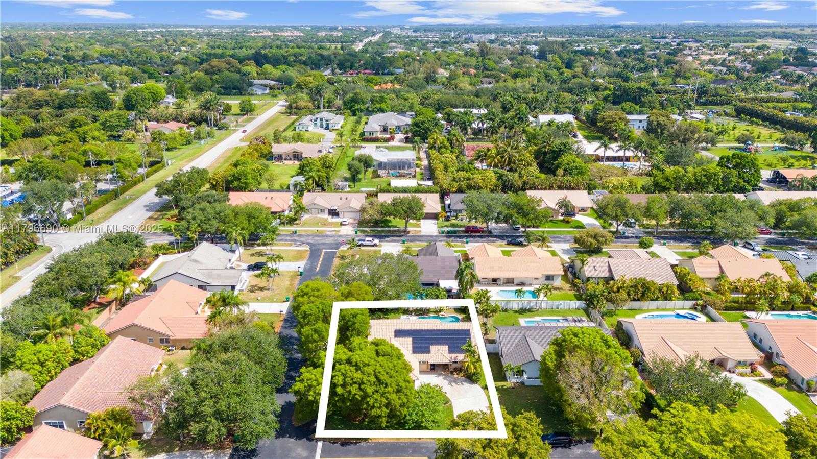 Small Image of 15941 COBBLESTONE CT, Davie Number 40