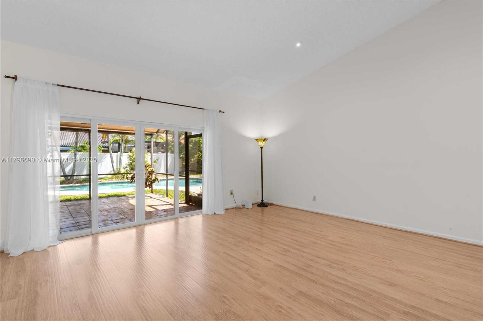 Small Image of 15941 COBBLESTONE CT, Davie Number 5