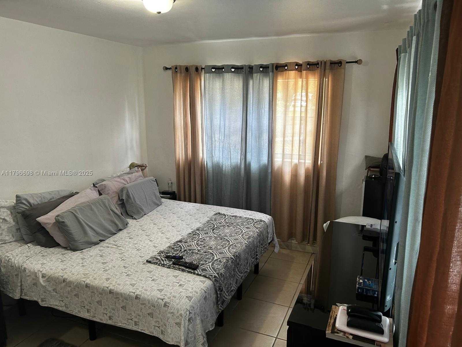 Small Image of 5718 MONROE ST, Hollywood Number 10