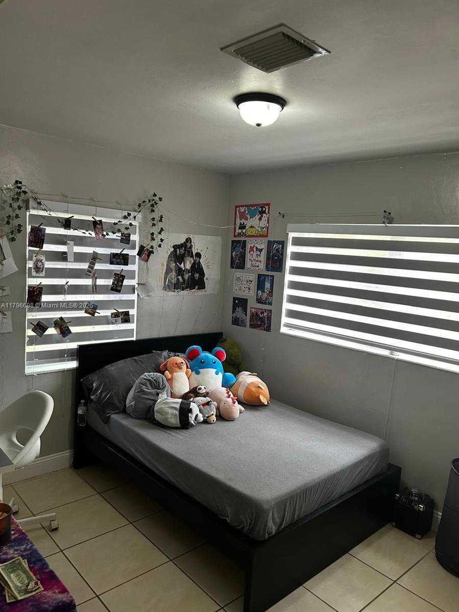 Small Image of 5718 MONROE ST, Hollywood Number 11