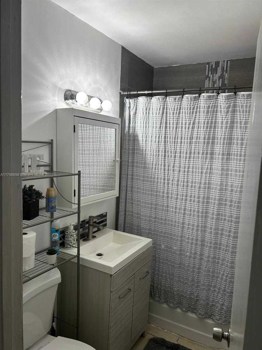 Small Image of 5718 MONROE ST, Hollywood Number 12