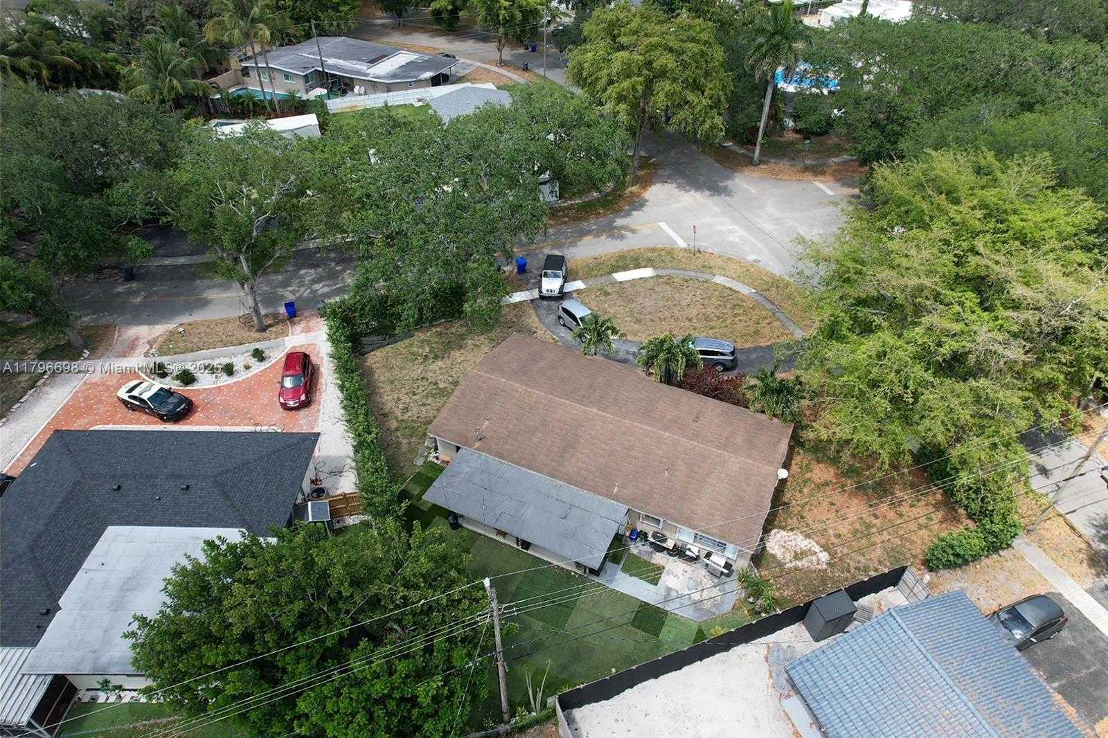 Small Image of 5718 MONROE ST, Hollywood Number 2