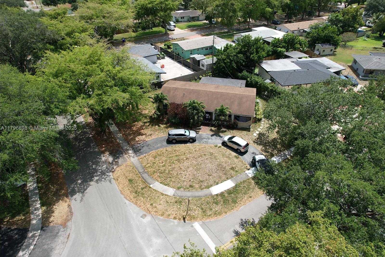 Small Image of 5718 MONROE ST, Hollywood Number 3