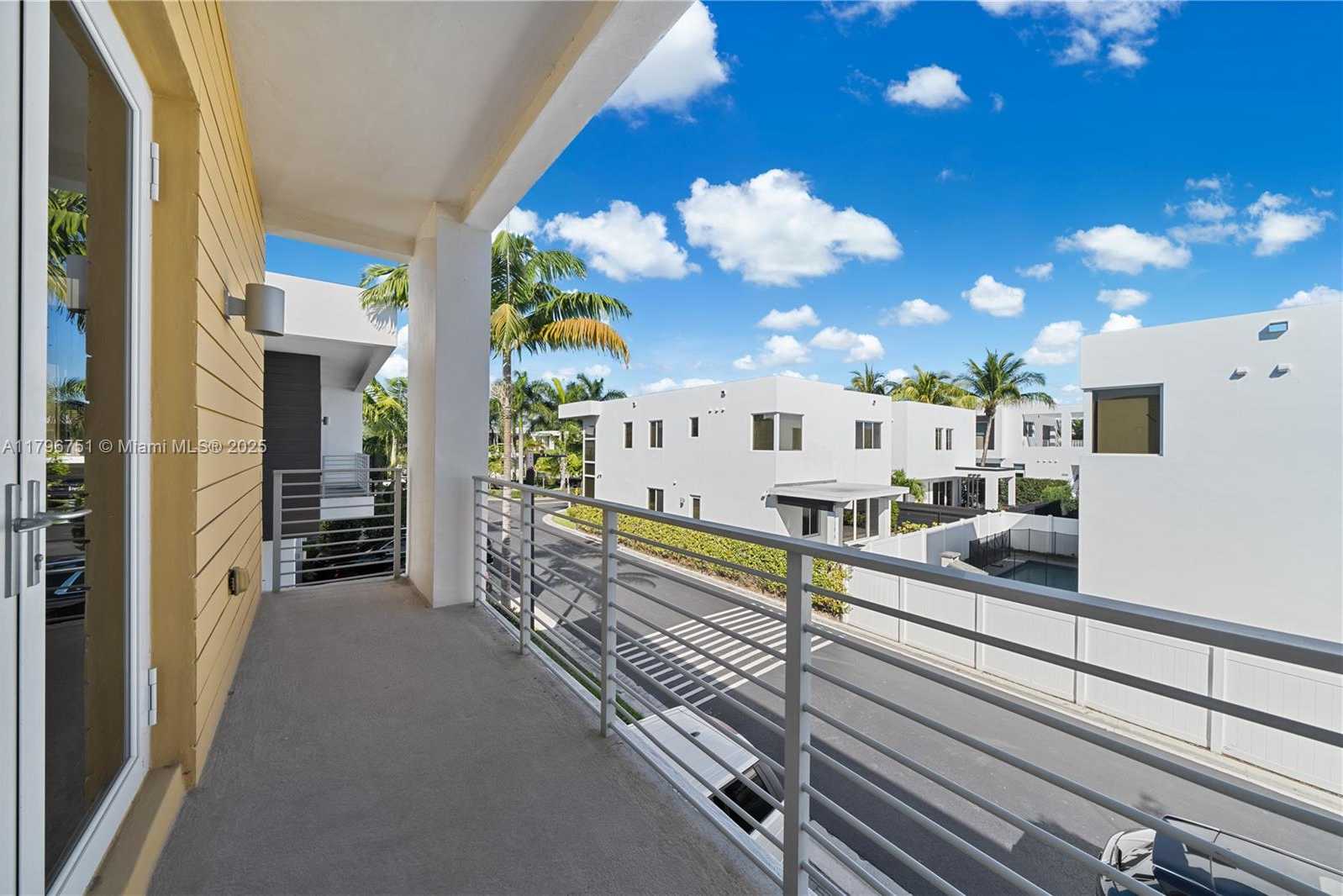 Small Image of 9830 NORTH WEST 74TH TER, Doral Number 34