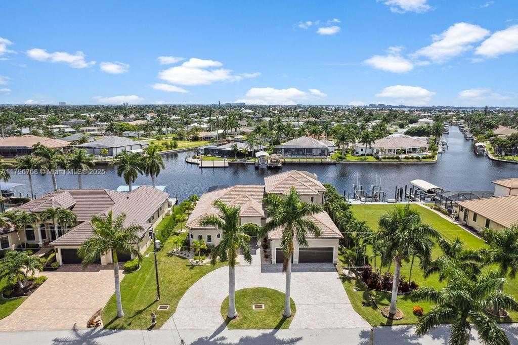 Small Image of 5049 SORRENTO CT, Cape Coral Number 2