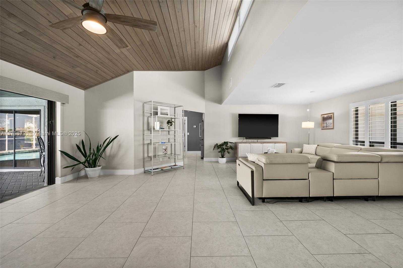 Small Image of 621 SW 49TH LN, Cape Coral Number 11