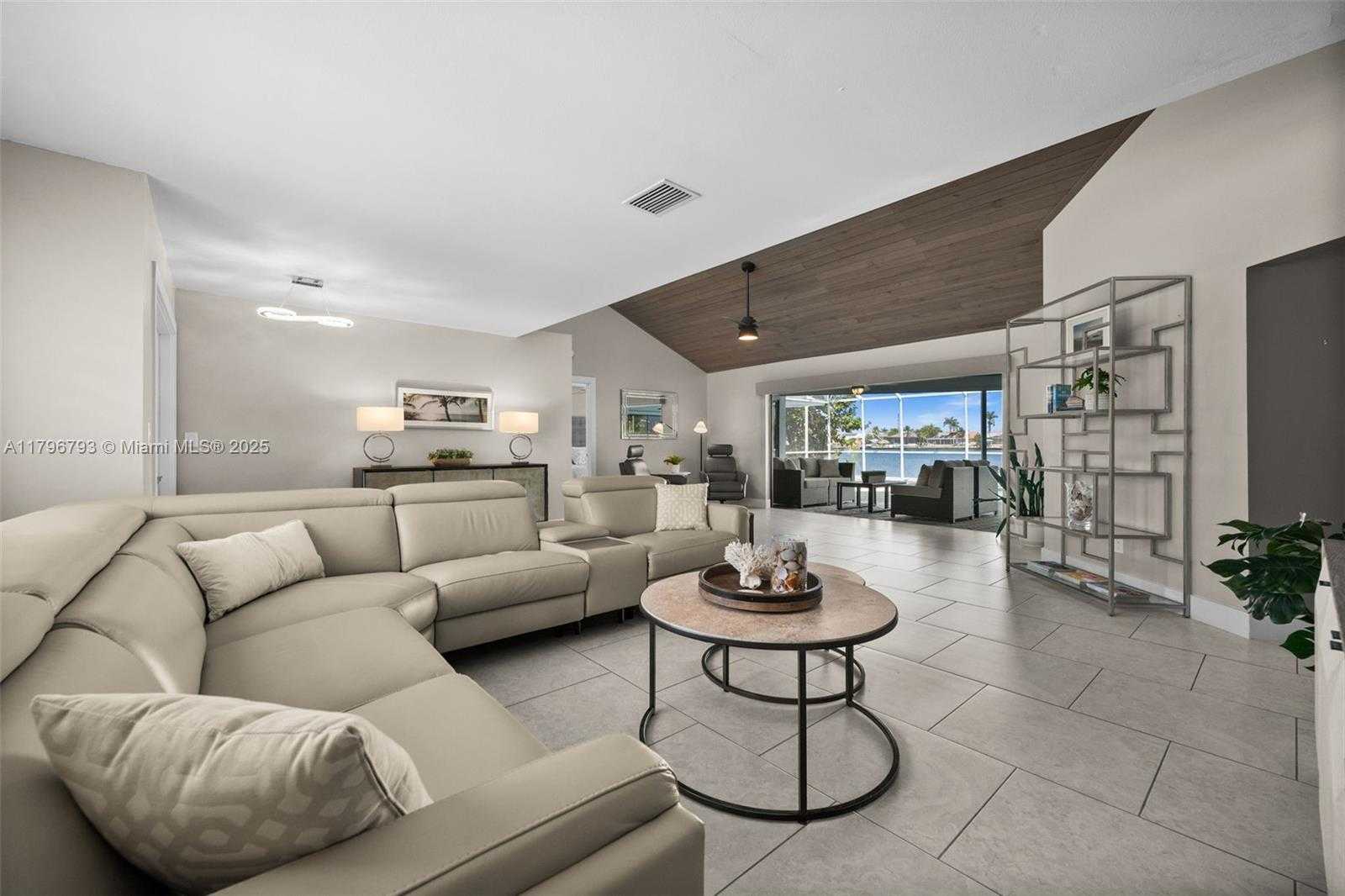 Small Image of 621 SW 49TH LN, Cape Coral Number 13