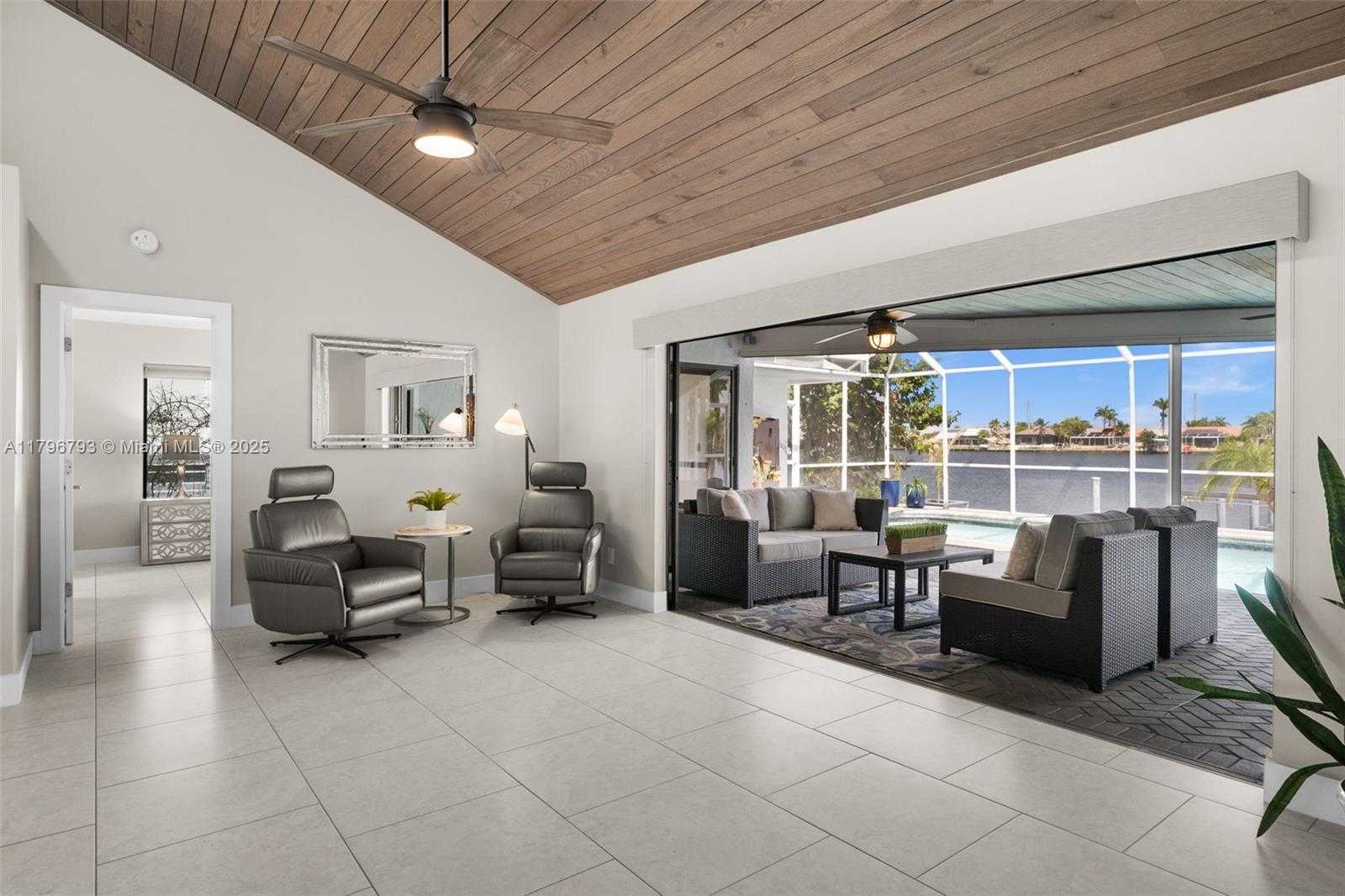 Small Image of 621 SW 49TH LN, Cape Coral Number 14