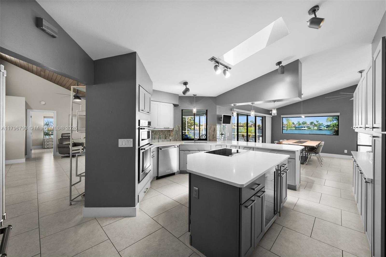 Small Image of 621 SW 49TH LN, Cape Coral Number 16