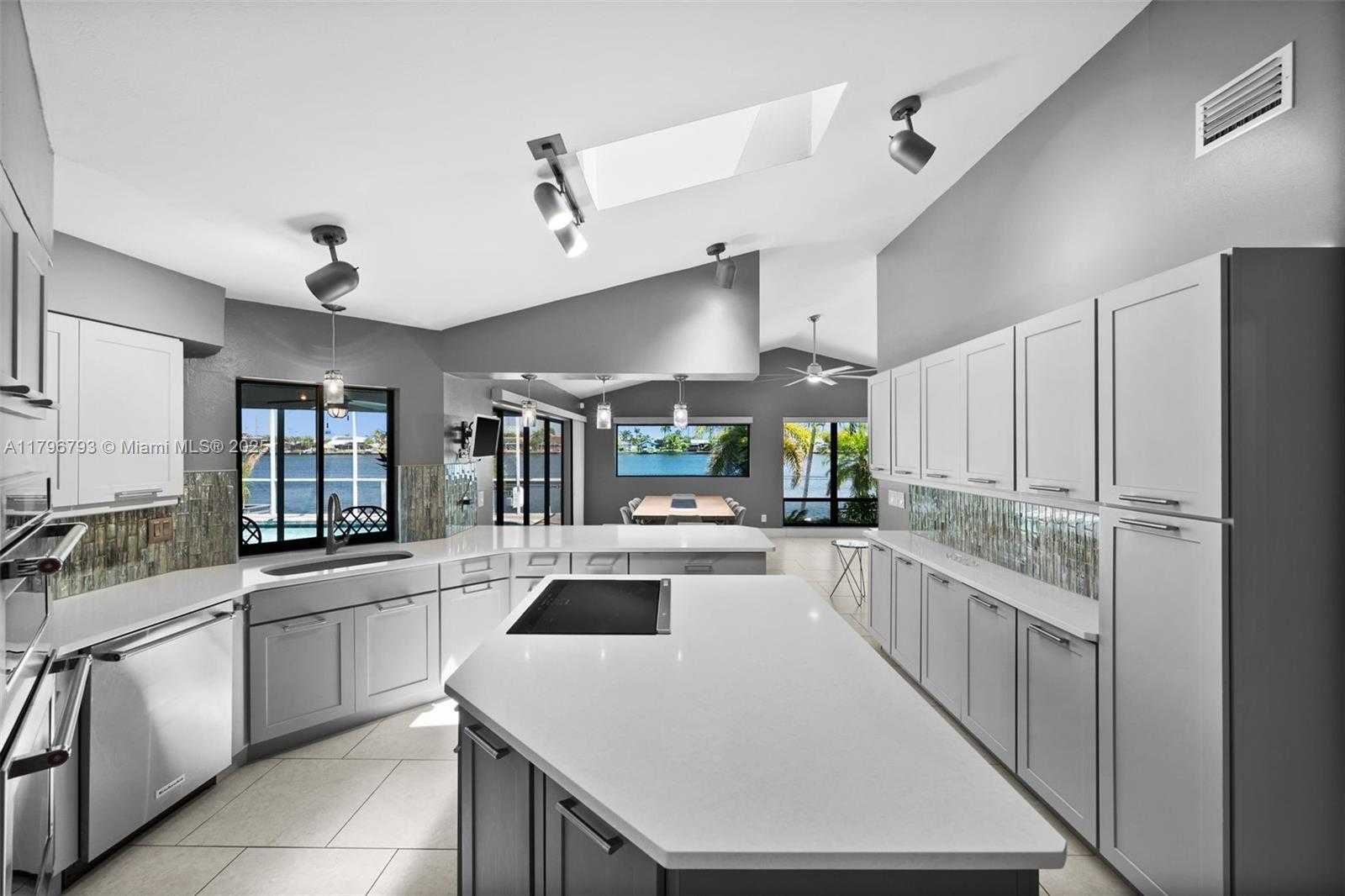 Small Image of 621 SW 49TH LN, Cape Coral Number 17