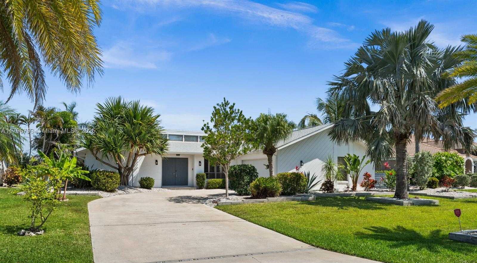 Small Image of 621 SW 49TH LN, Cape Coral Number 3
