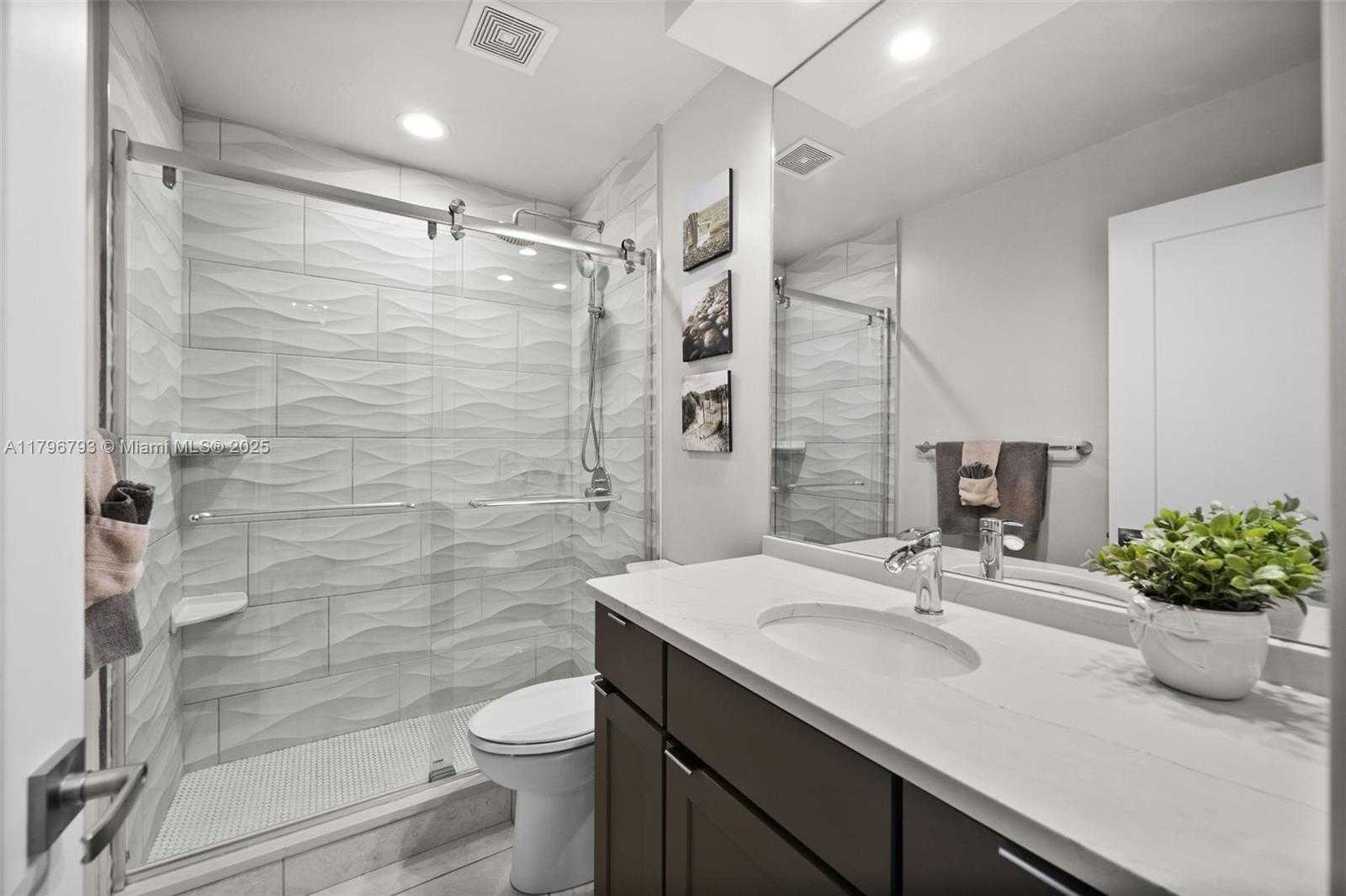 Small Image of 621 SW 49TH LN, Cape Coral Number 32