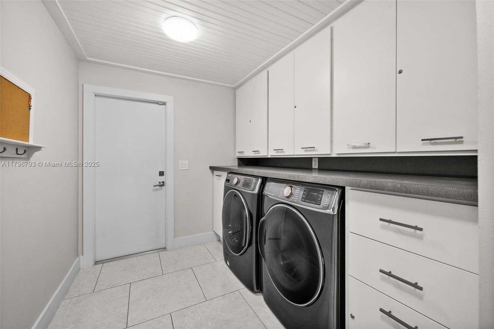Small Image of 621 SW 49TH LN, Cape Coral Number 33