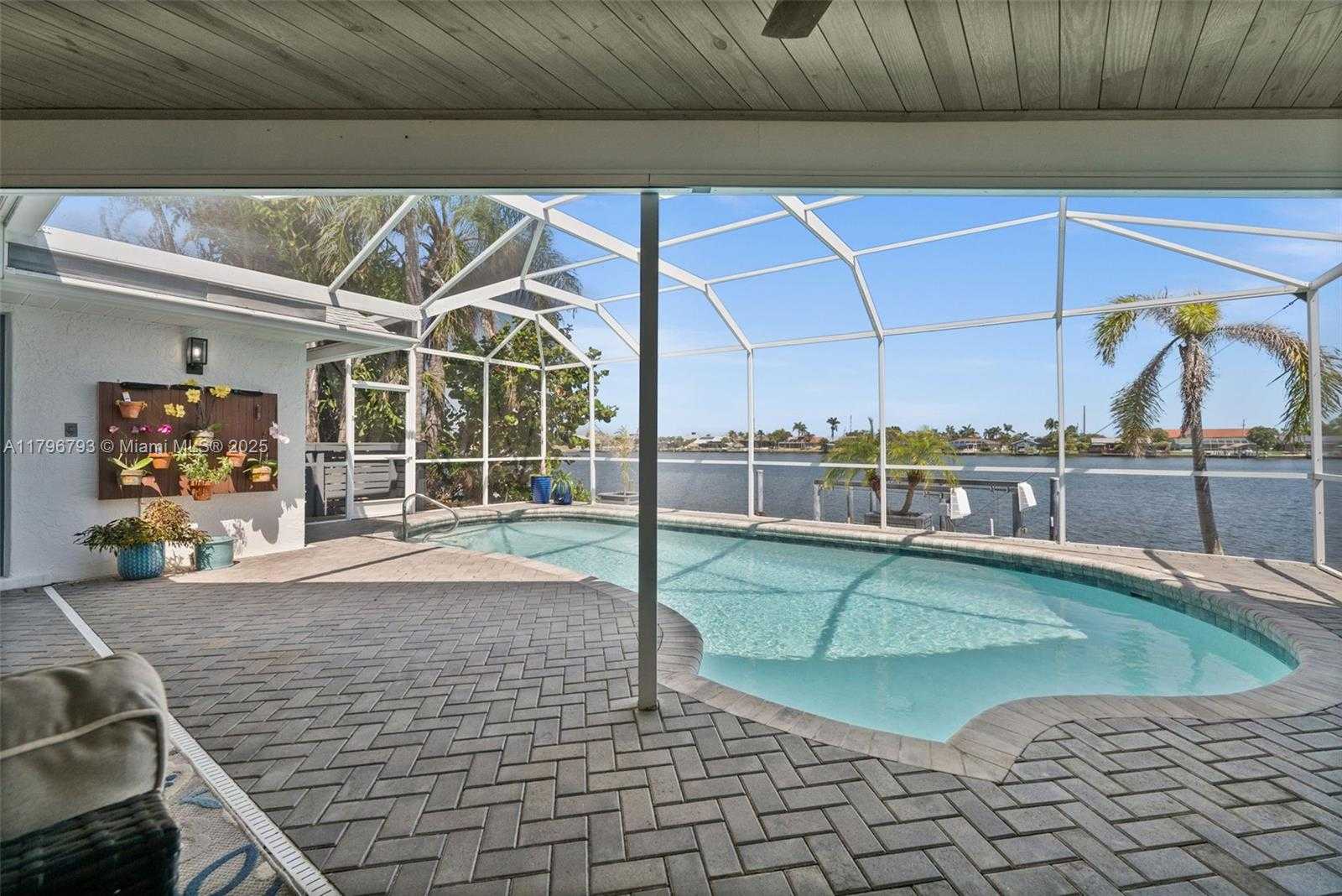 Small Image of 621 SW 49TH LN, Cape Coral Number 35