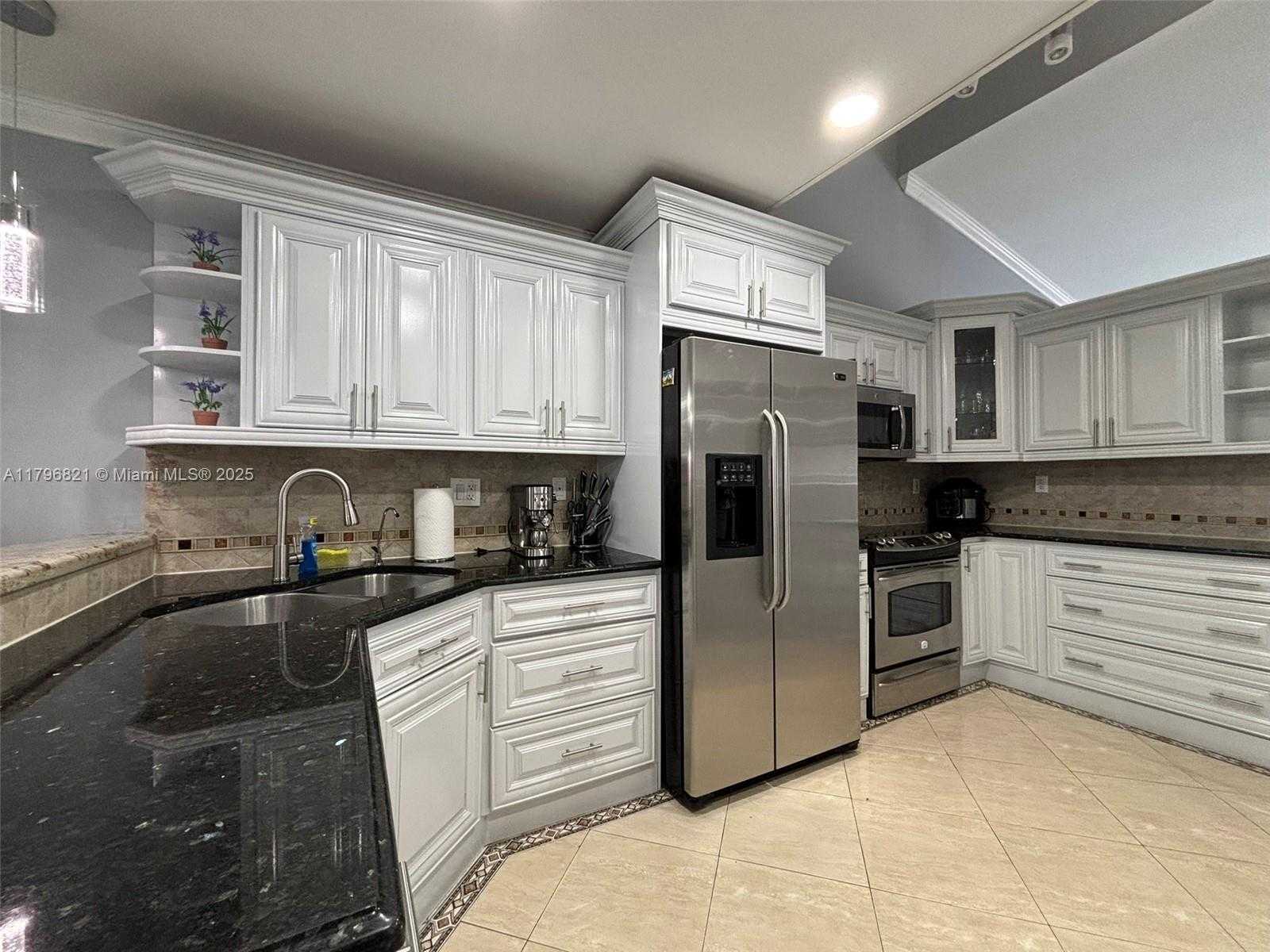 Small Image of 2765 WEST 54TH ST, Hialeah Number 14