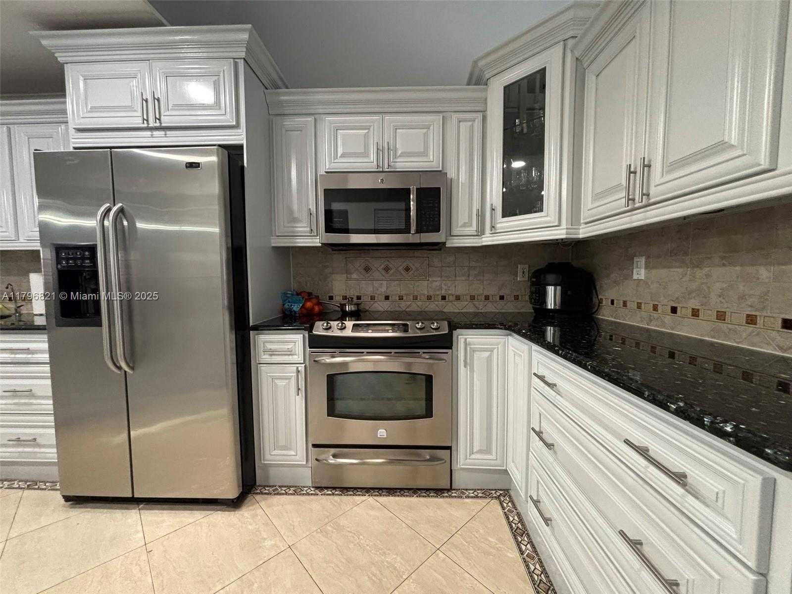 Small Image of 2765 WEST 54TH ST, Hialeah Number 15