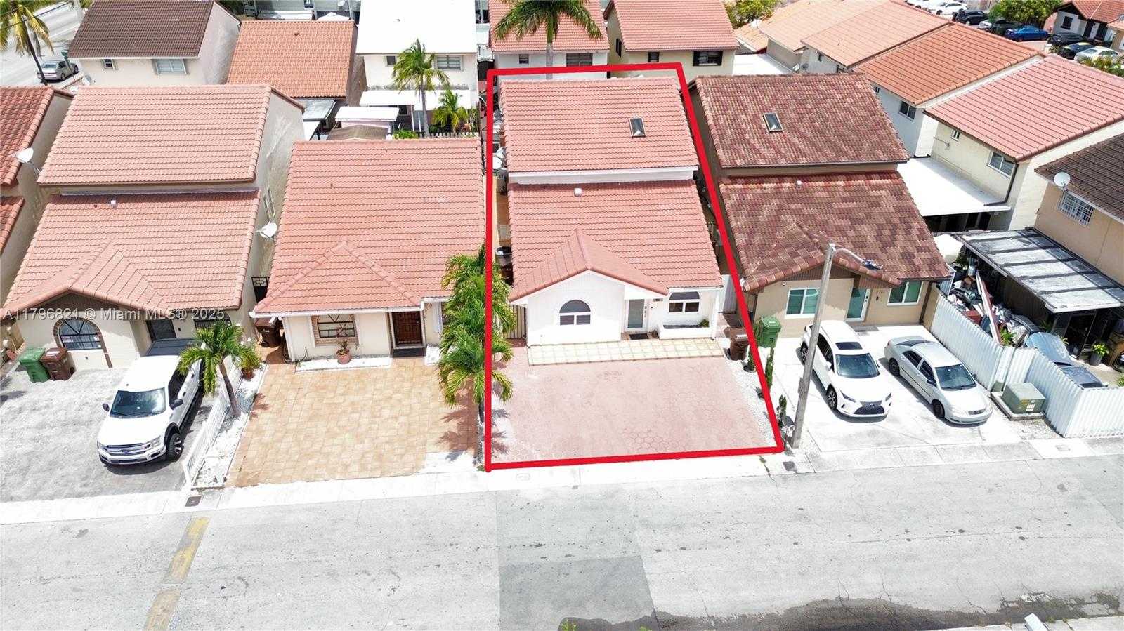 Small Image of 2765 WEST 54TH ST, Hialeah Number 3