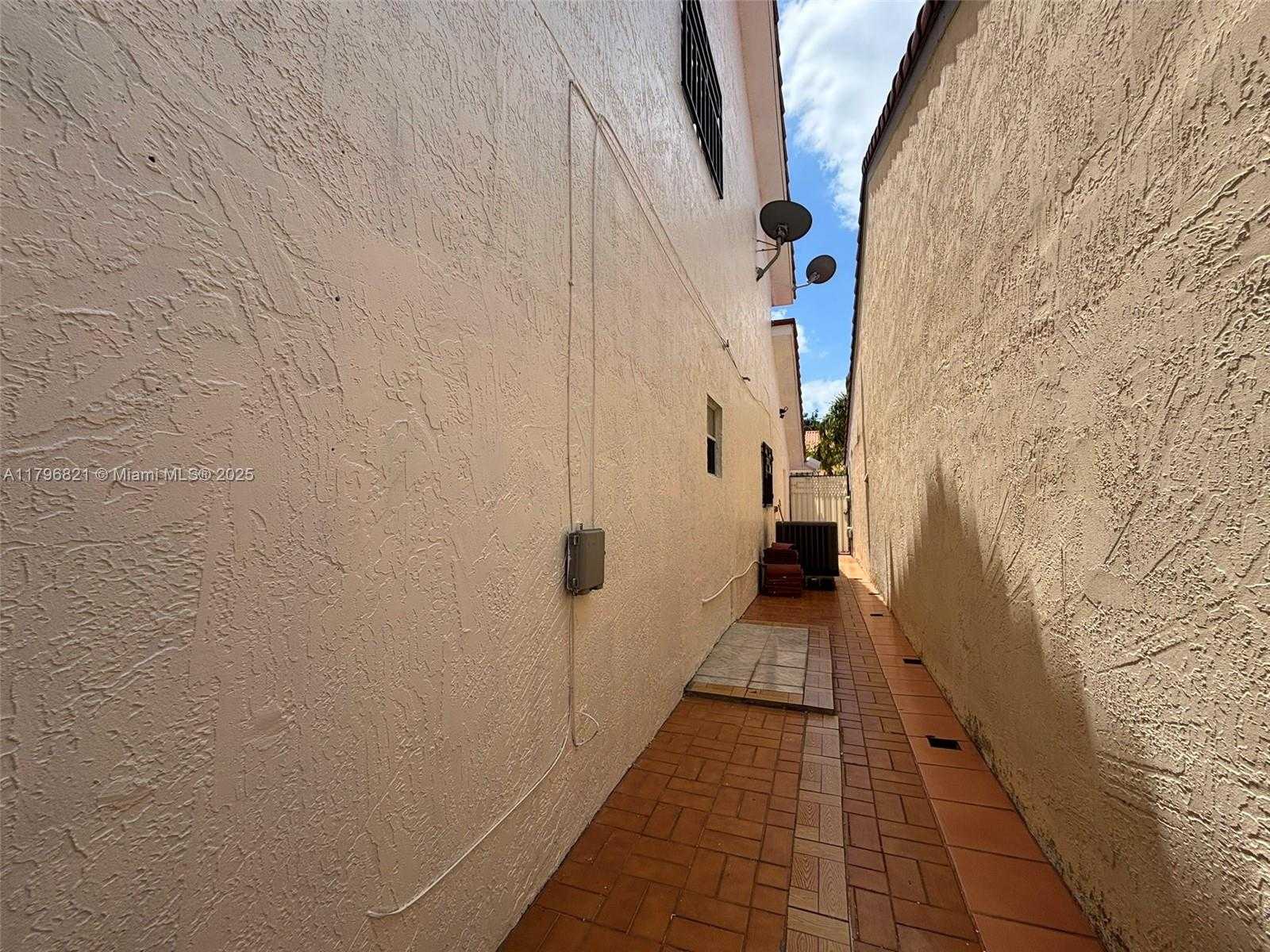 Small Image of 2765 WEST 54TH ST, Hialeah Number 30