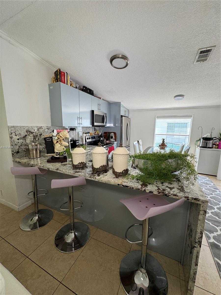Small Image of 19800 SOUTH WEST 180AVE, Miami Number 10