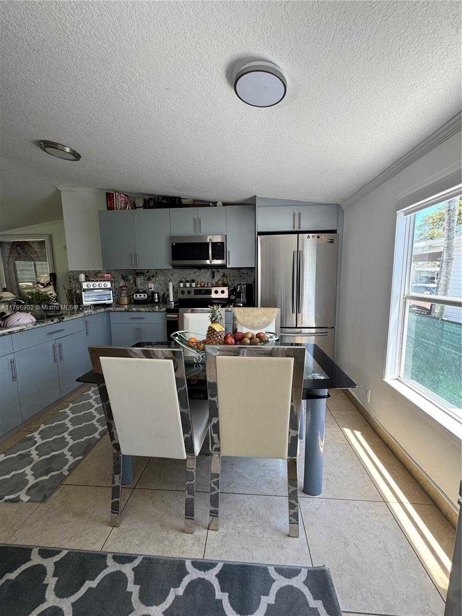 Small Image of 19800 SOUTH WEST 180AVE, Miami Number 12