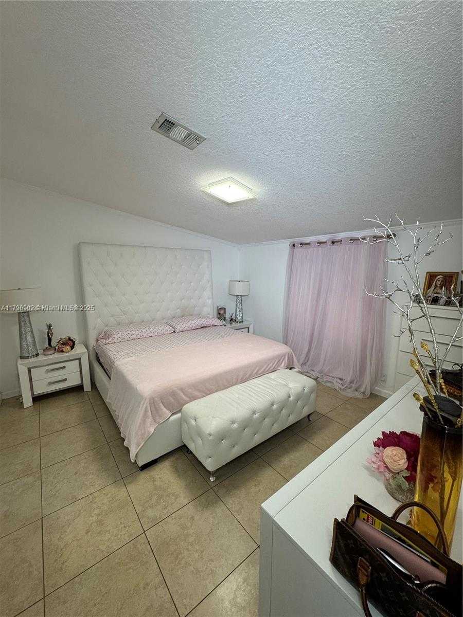 Small Image of 19800 SOUTH WEST 180AVE, Miami Number 15