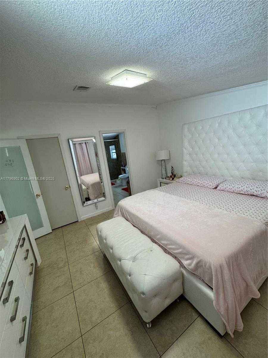Small Image of 19800 SOUTH WEST 180AVE, Miami Number 16