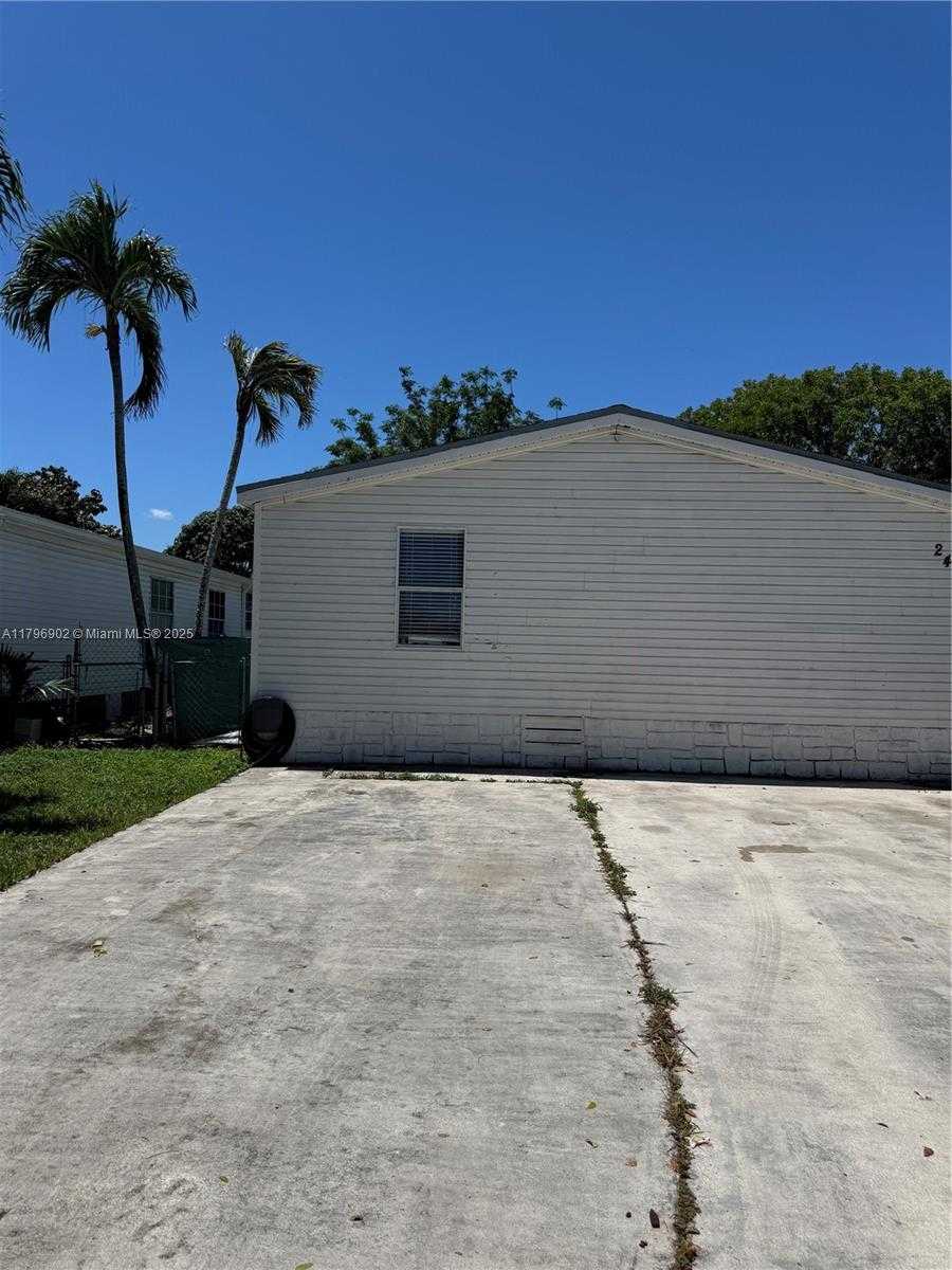 Small Image of 19800 SOUTH WEST 180AVE, Miami Number 2