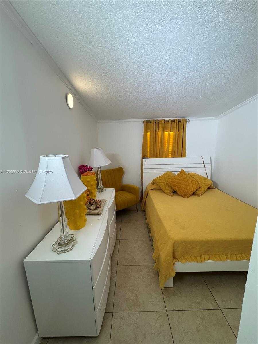 Small Image of 19800 SOUTH WEST 180AVE, Miami Number 22